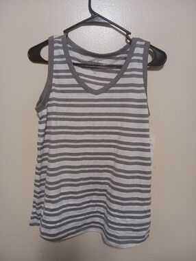 Just Be Womens Gray and White Striped V-Neck Tank Top Small(12) A-19